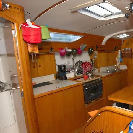 Sailboat Thetis *